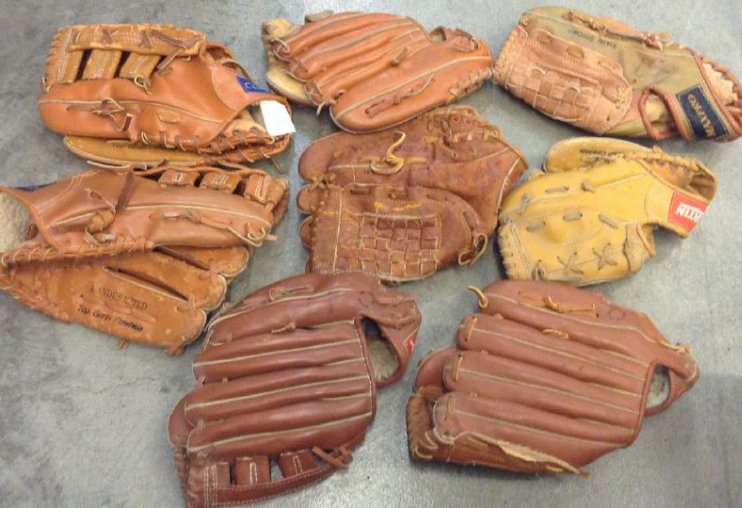 Lot of Vintage Baseball Gloves: Lot of Vintage Baseball Gloves