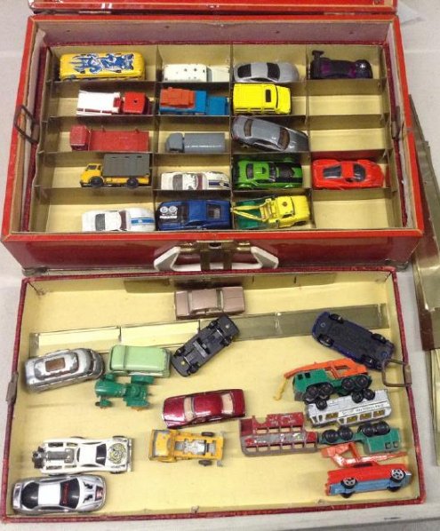 Vintage Matchbox cars and case: Vintage Matchbox cars and case