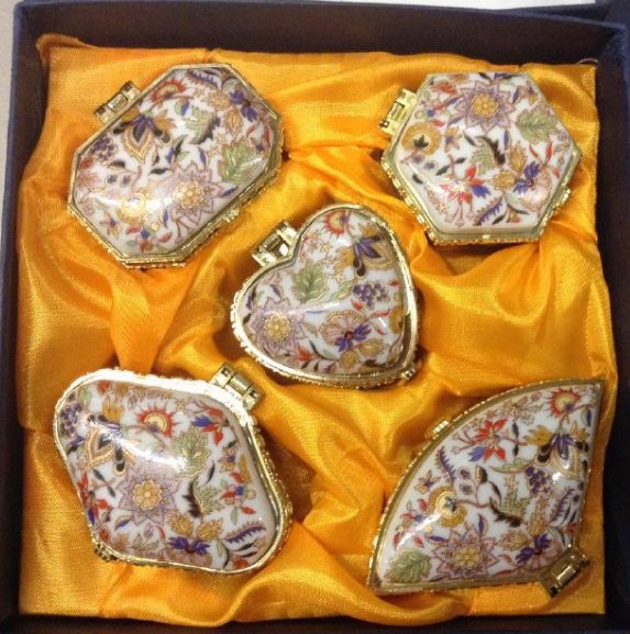 Porcelain Trinket Boxes: Porcelain Trinket Boxes