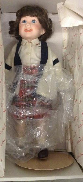 Danbury Mint Judy Belle Artist Doll Betty: Danbury Mint Judy Belle Artist Doll Betty