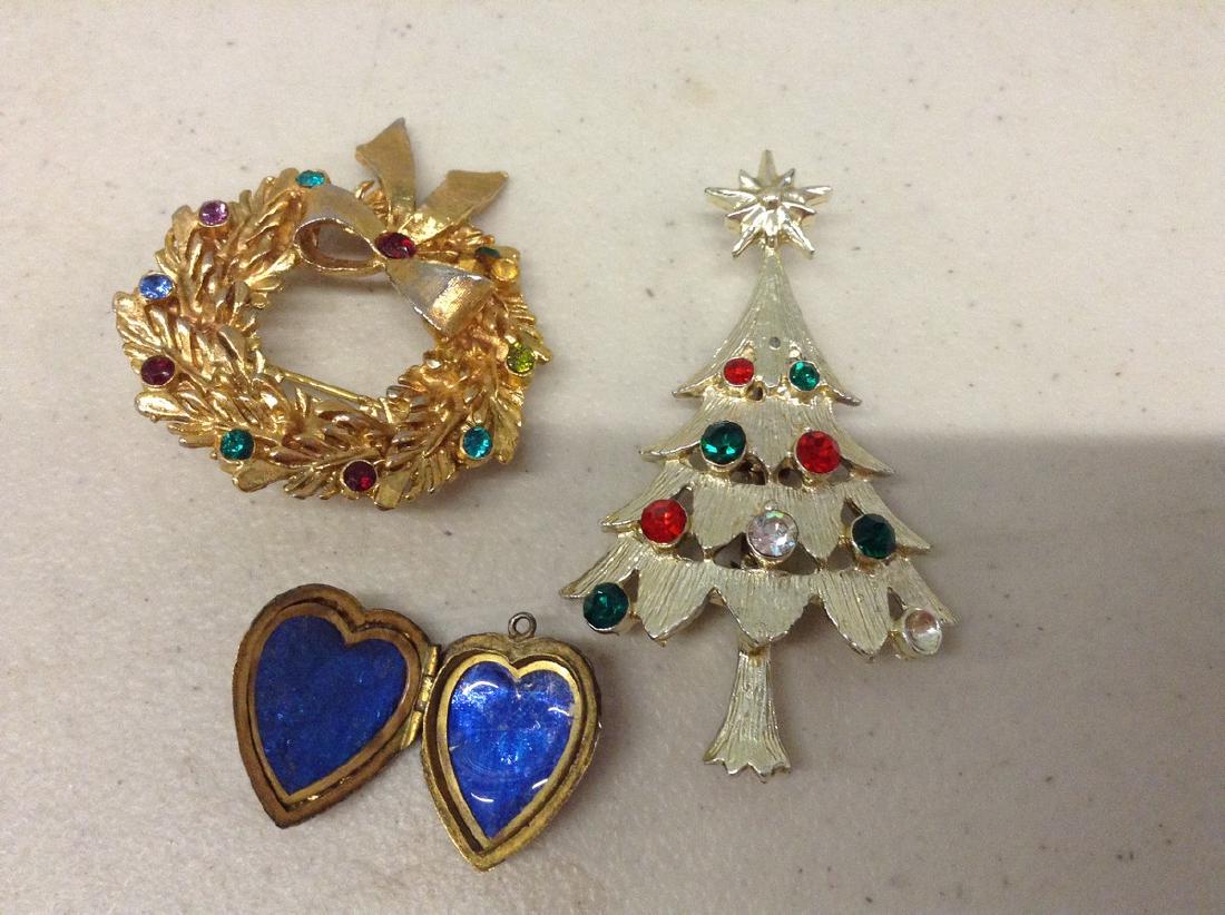 14kt Gold Enamaled Heart Locket & 2 pins: 14kt Gold Enamaled Heart Locket & 2 pins