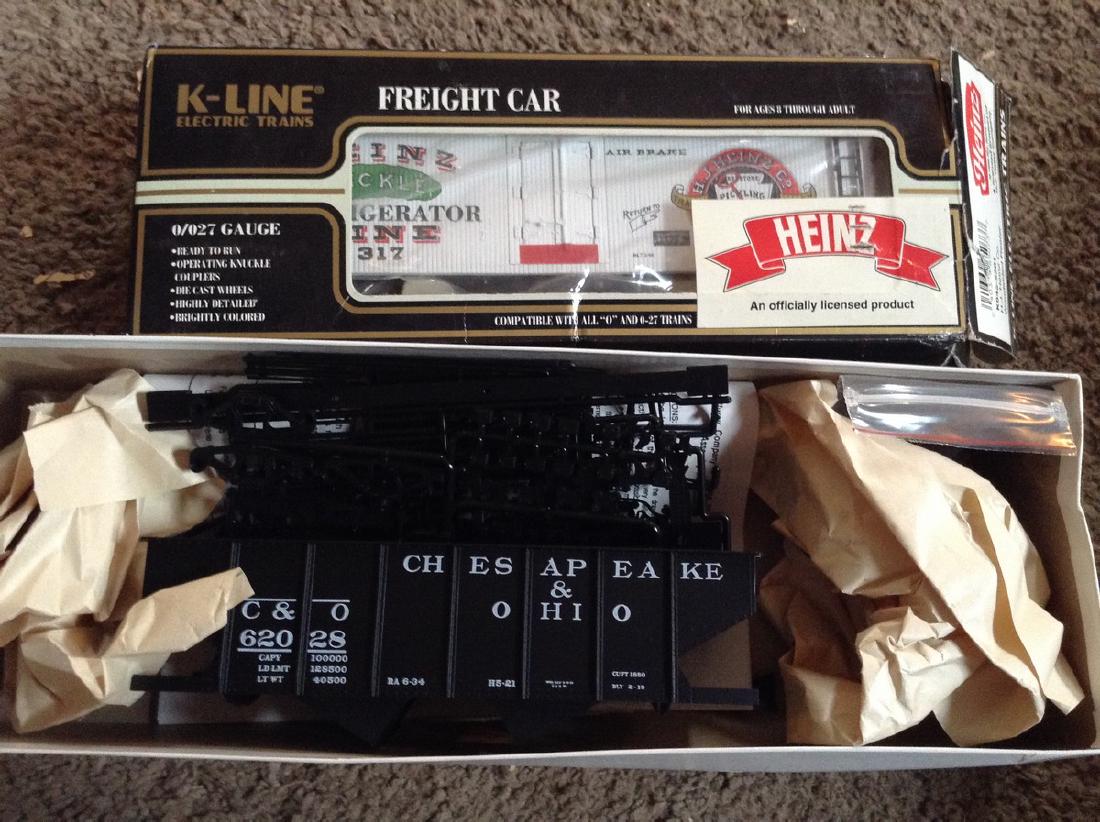 Vintage Train Cars & one Train HO scale Model unbuilt (1 of 1)