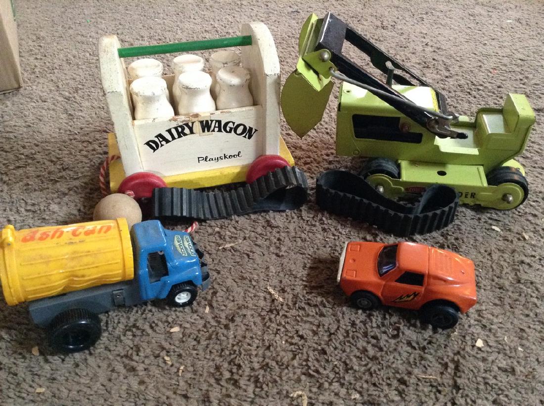 Vintage Tonka loader, wooden pull toy & 2 vintage cars (1 of 1)