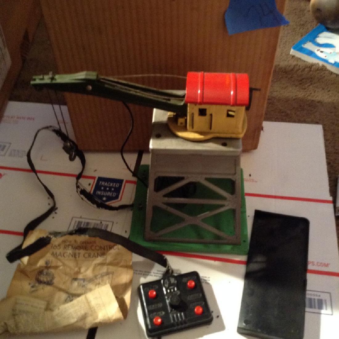 Lionel # 165 Remote Control Magnet crane with box (1 of 1)
