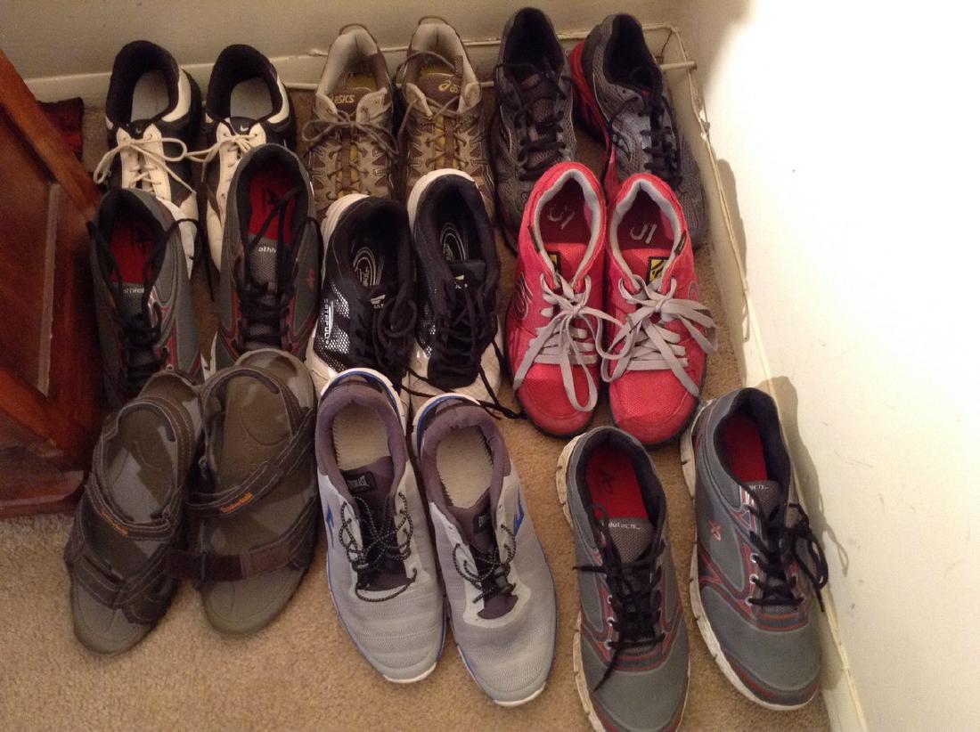 9 pairs of Mens Sneakers / shoes: 9 pairs of Mens Sneakers / shoes
