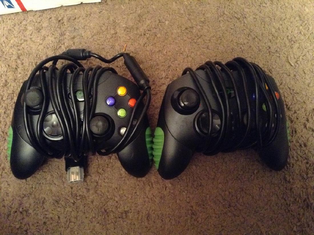 2 Games Hawk Hand Controllers (1 of 1)