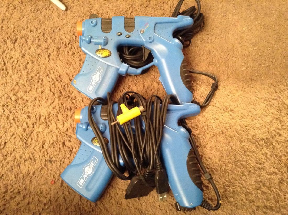 2 Mad Catz Blaster Pistols (1 of 1)