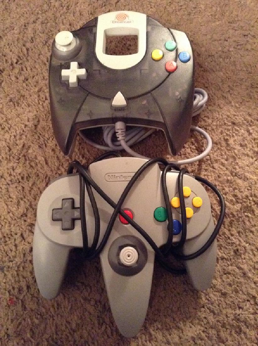Dreamcast & Nintendo Controller (1 of 1)