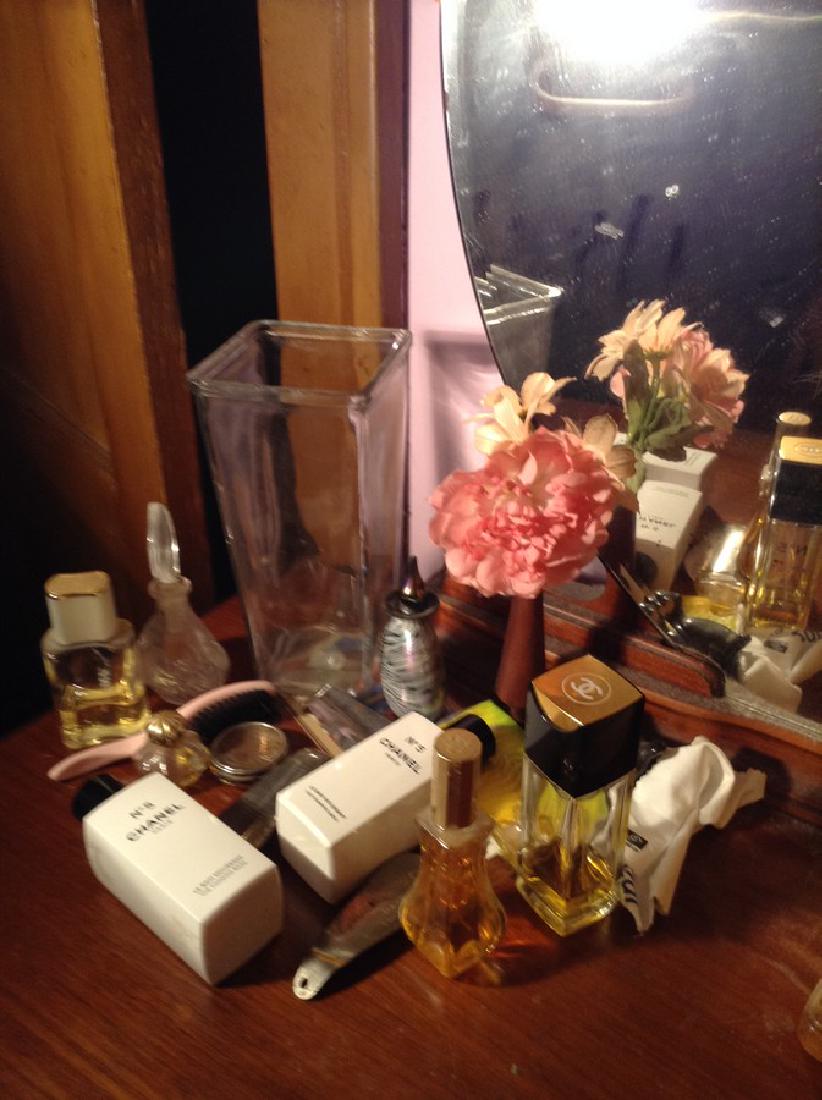 Chanel No. 5 purfume and bottles: Chanel No. 5 purfume and bottles