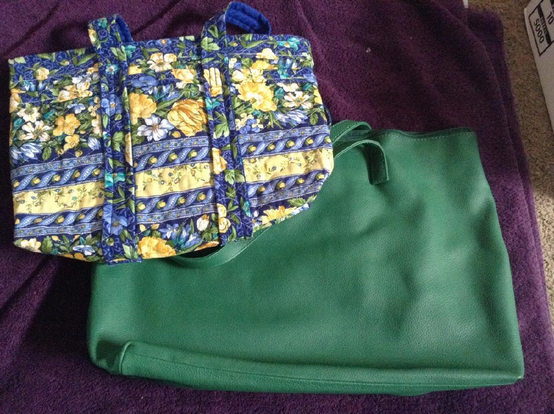 Lot of 2 tote bags: Lot of 2 tote bags