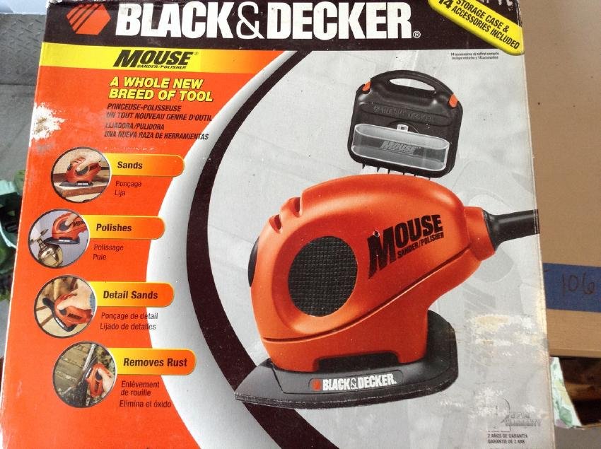 Black & Decker Mouse Sander in Box (1 of 1)
