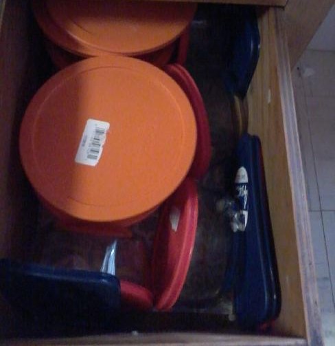 Contents of Kitchen Drawer pyrex with lids: Contents of Kitchen Drawer pyrex with lids
