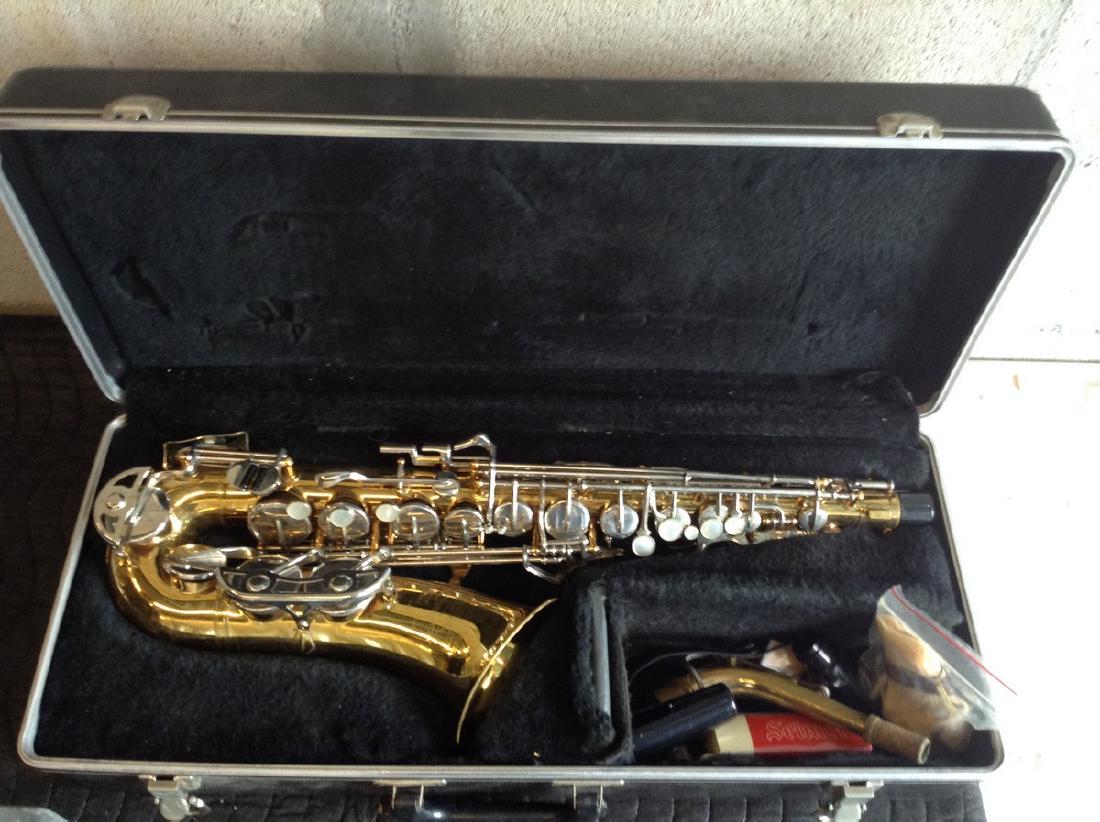 Selmer Bundy Alto Saxaphone II Pearl inlay keys (1 of 1)