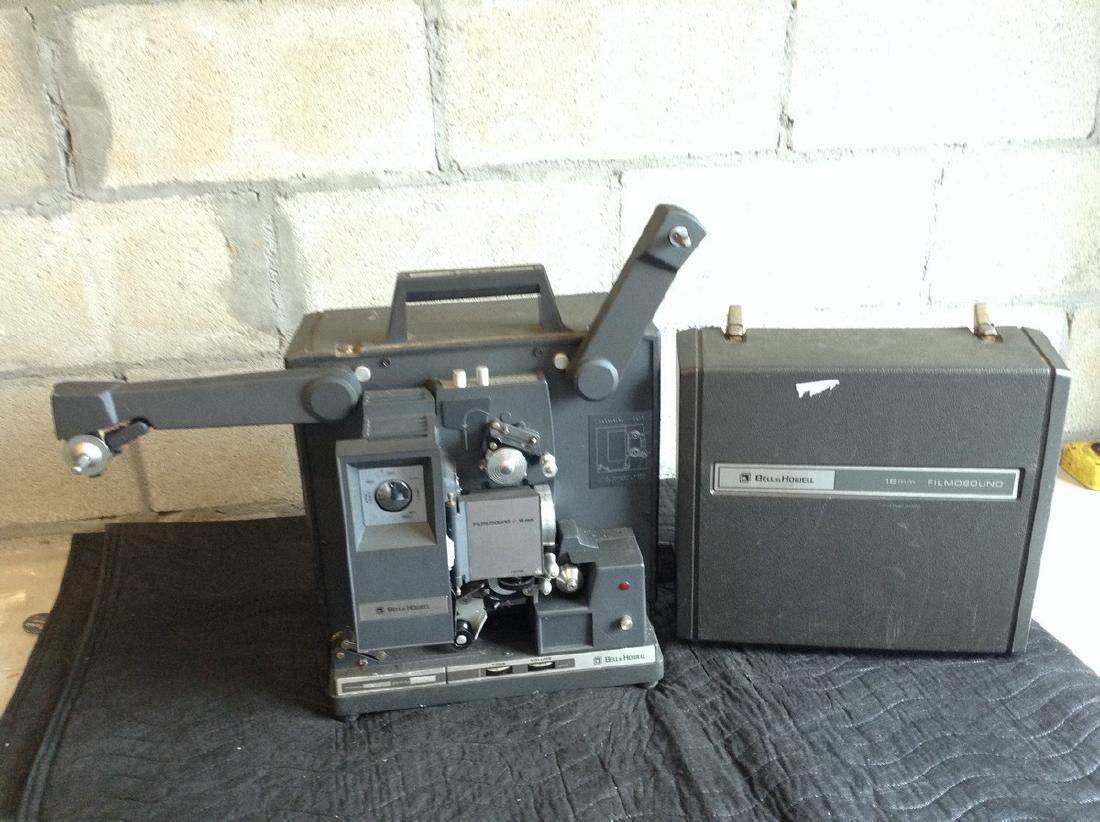 Bell & Howell Projector (1 of 1)