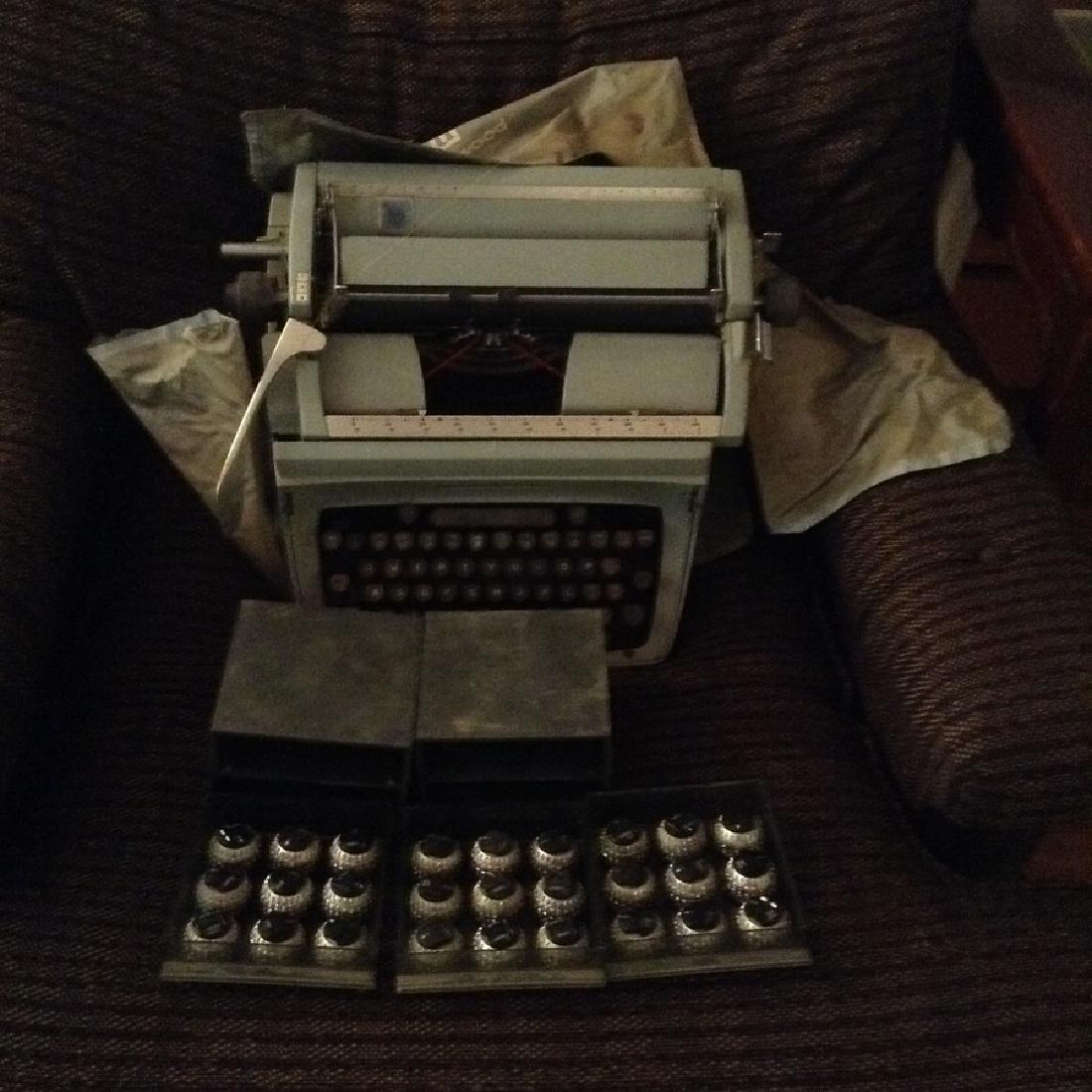 Underwood 5 Electric typewritter w/ all the heads: Underwood 5 Electric typewritter w/ all the heads