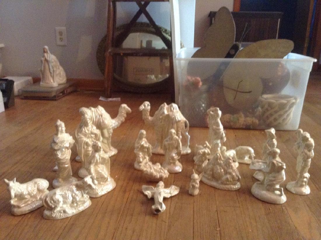 Vintage Ceramic Religious Items Nativity Set (1 of 1)