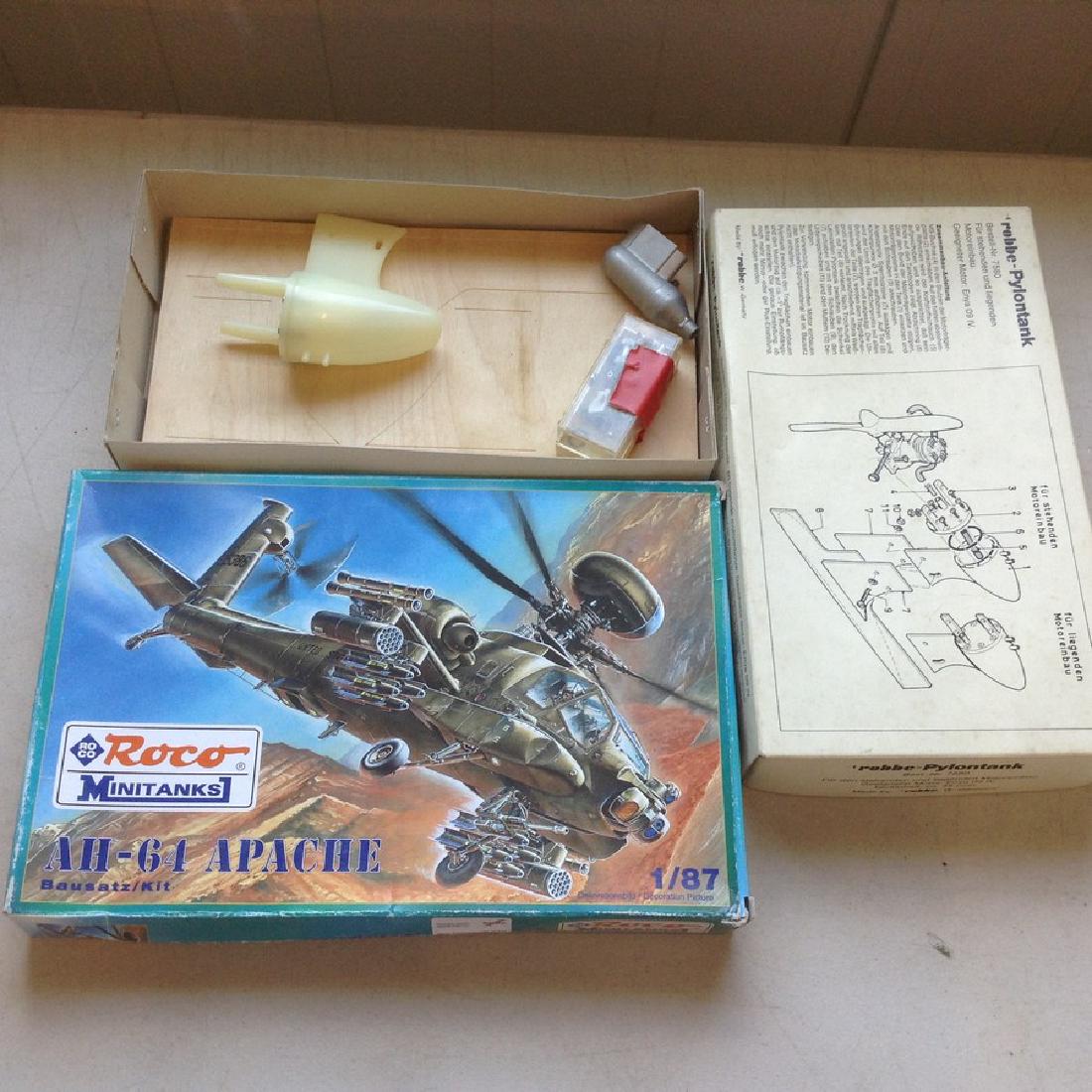 2 Plastic Model Kits: 2 Plastic Model Kits