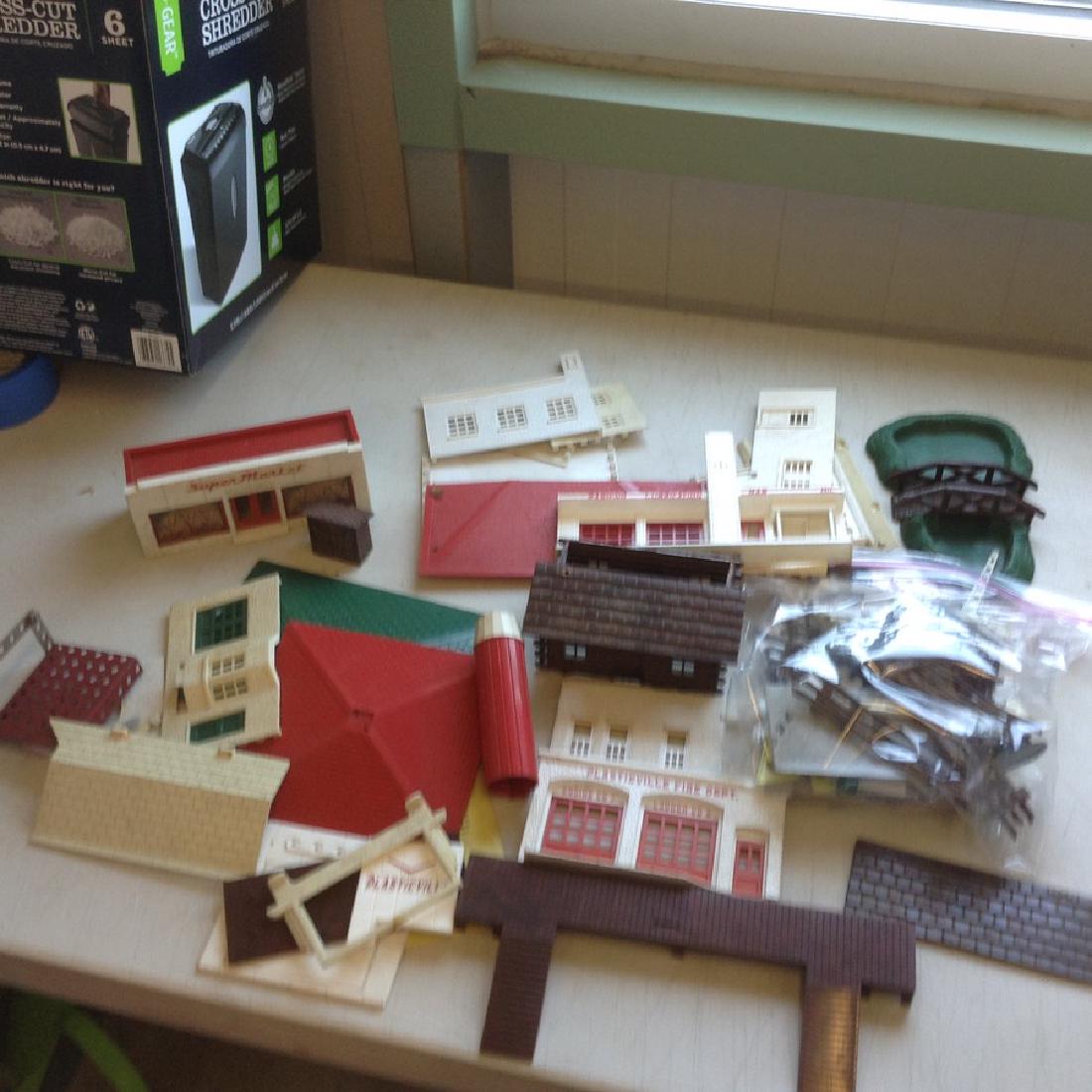 Large Lot of unbuilt Plasticville Models: Large Lot of unbuilt Plasticville Models