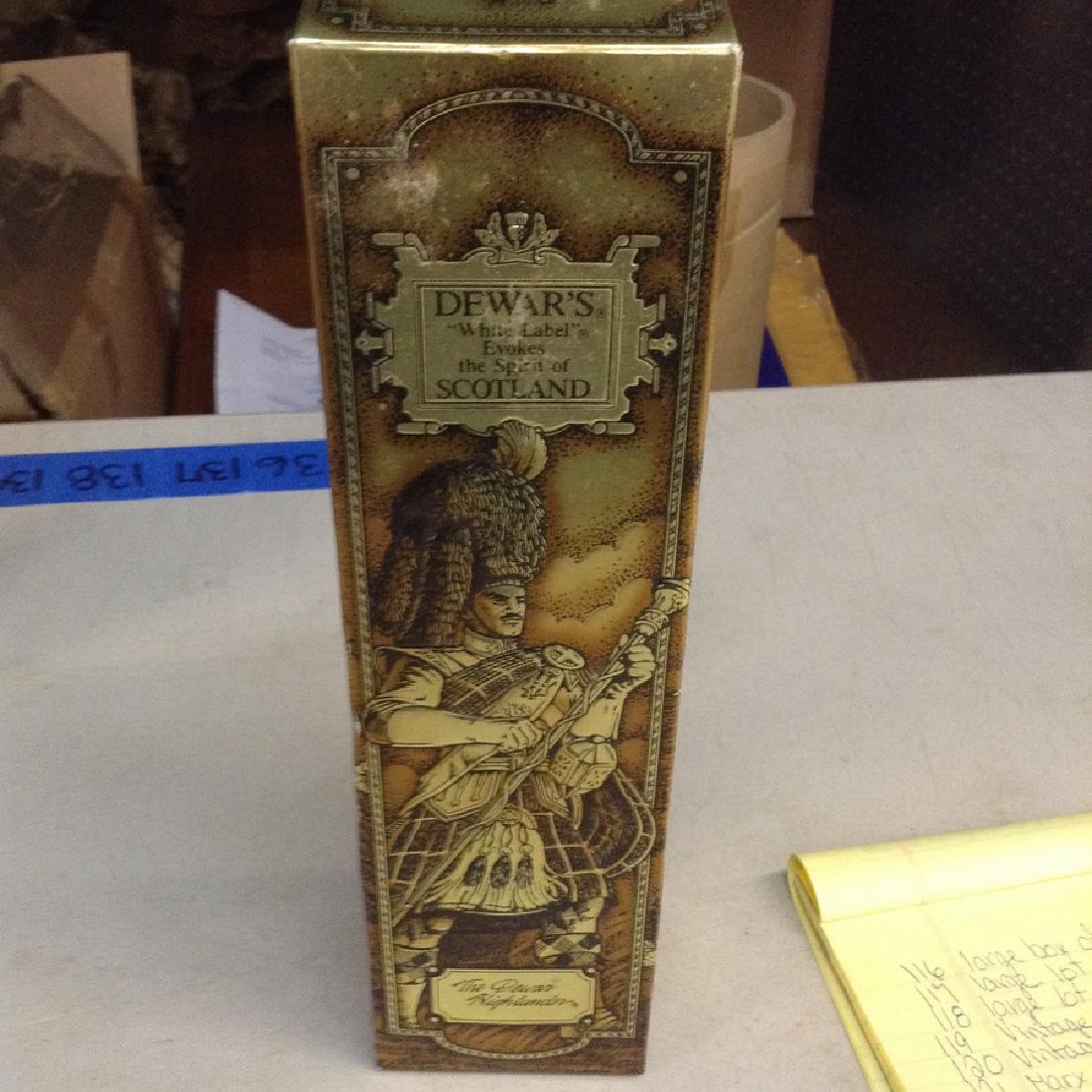 Dewars Scotch Whiskey (1 of 1)