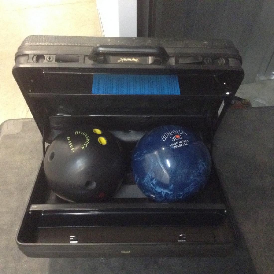 new undrilled bowling ball and sizing ball in case (1 of 1)