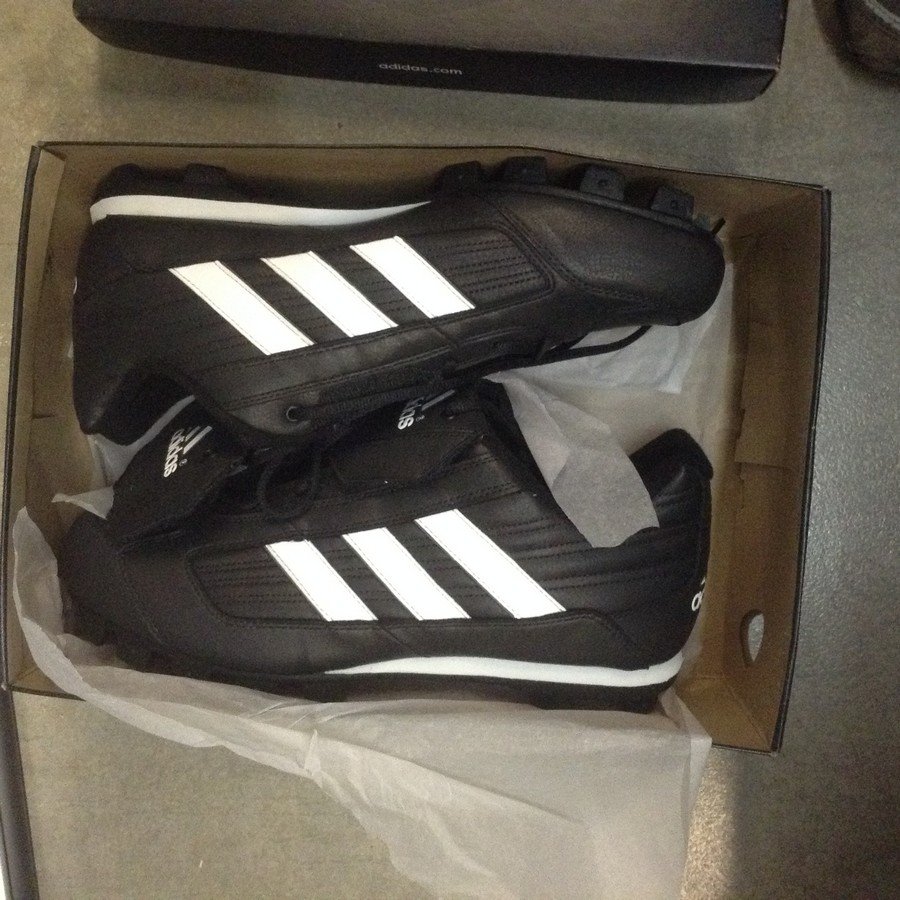 Adidas mens size 11 cleats brand new: Adidas mens size 11 cleats brand new