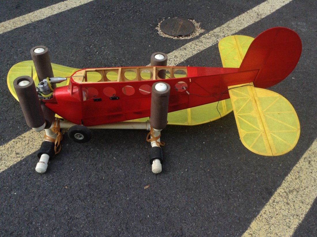 2 1/2 ft comes with engine body & wings: 2 1/2 ft comes with engine body & wings