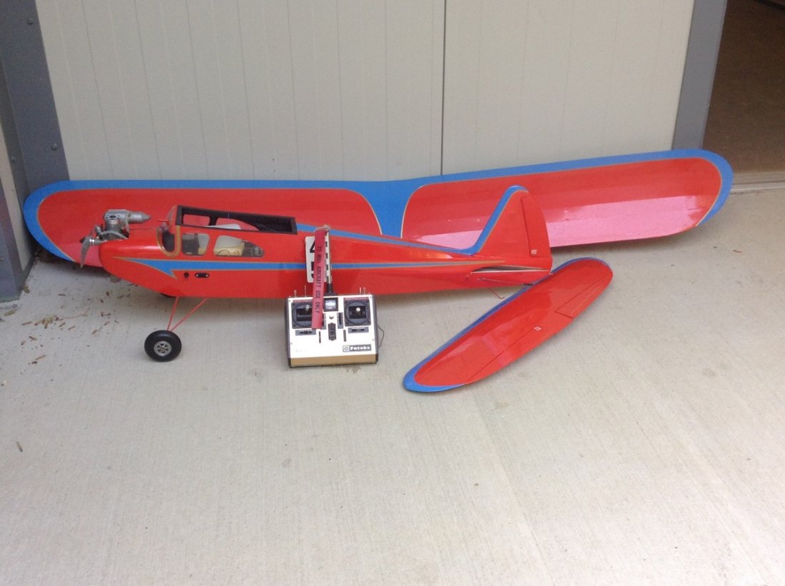 3ft long remote control ready to fly airplane model (1 of 1)
