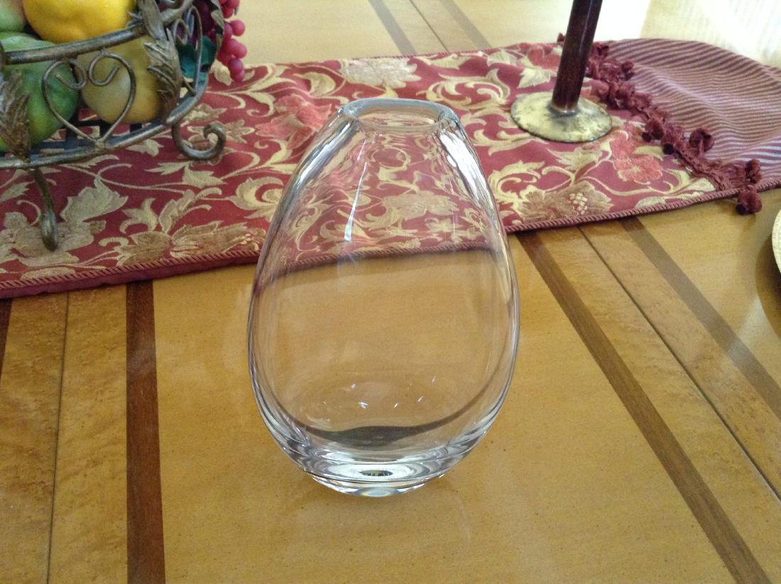 Kosta Ser #41239 signed V. Lindstrand Crystal Vase (1 of 1)