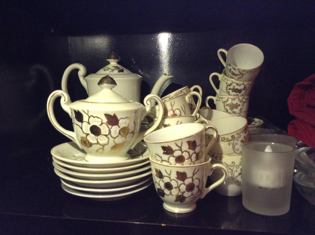 Double Blue arrows Marking MCM Tea Set (1 of 1)