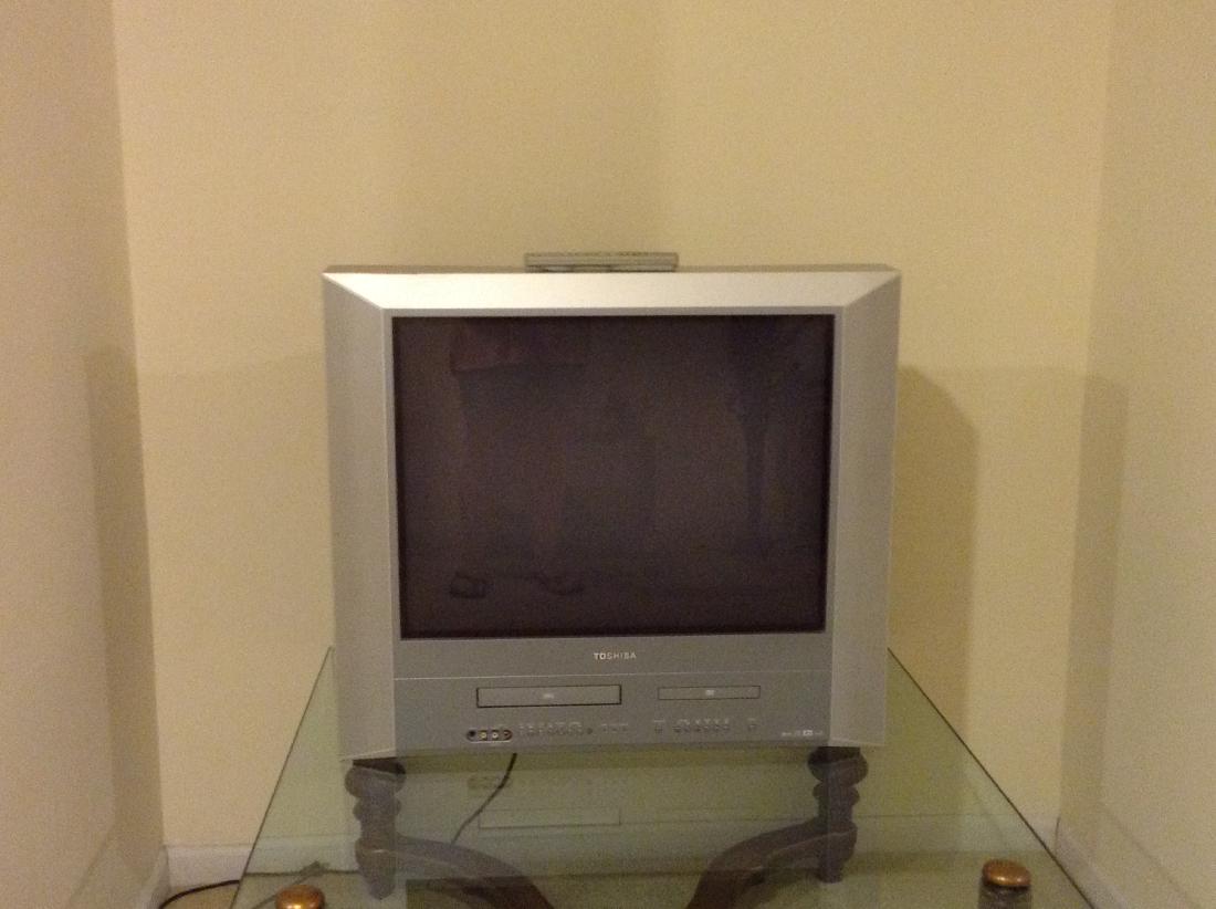 Toshiba TV 27" with remote (1 of 1)