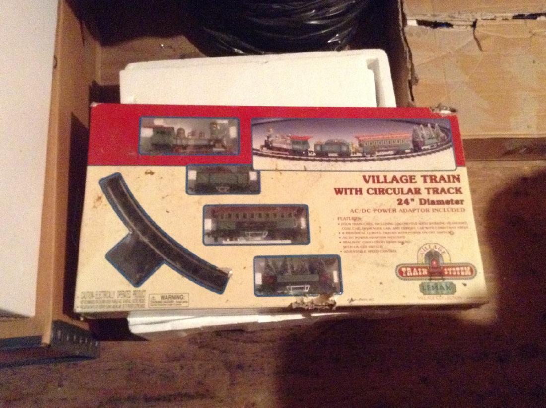 Lemax HO Train Set: Lemax HO Train Set