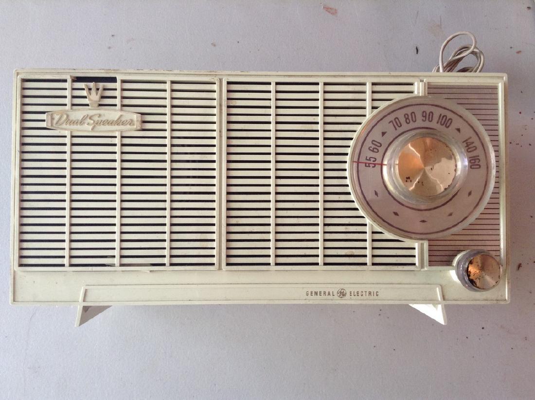 Vintage General Electric Dual Speaker Radio (1 of 1)