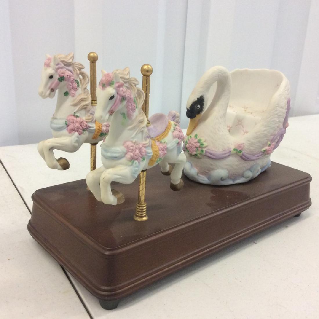 The San Fransico Music Box Company Carosel Horses &: The San Fransico Music Box Company Carosel Horses & Swan