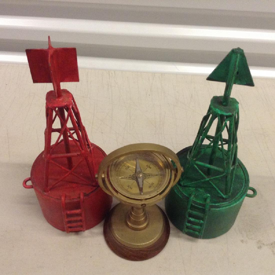 Metal Brass Compass, red and green byoys: Metal Brass Compass, red and green byoys