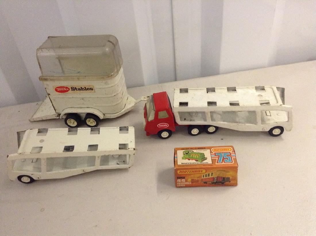 lot of Tonka Trucks and matchbox car: lot of Tonka Trucks and matchbox car