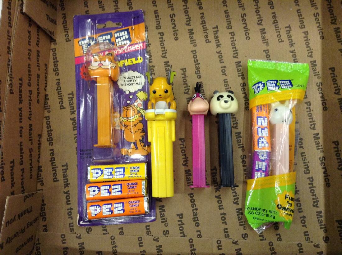 vintage pez dispensers some with feet: vintage pez dispensers some with feet