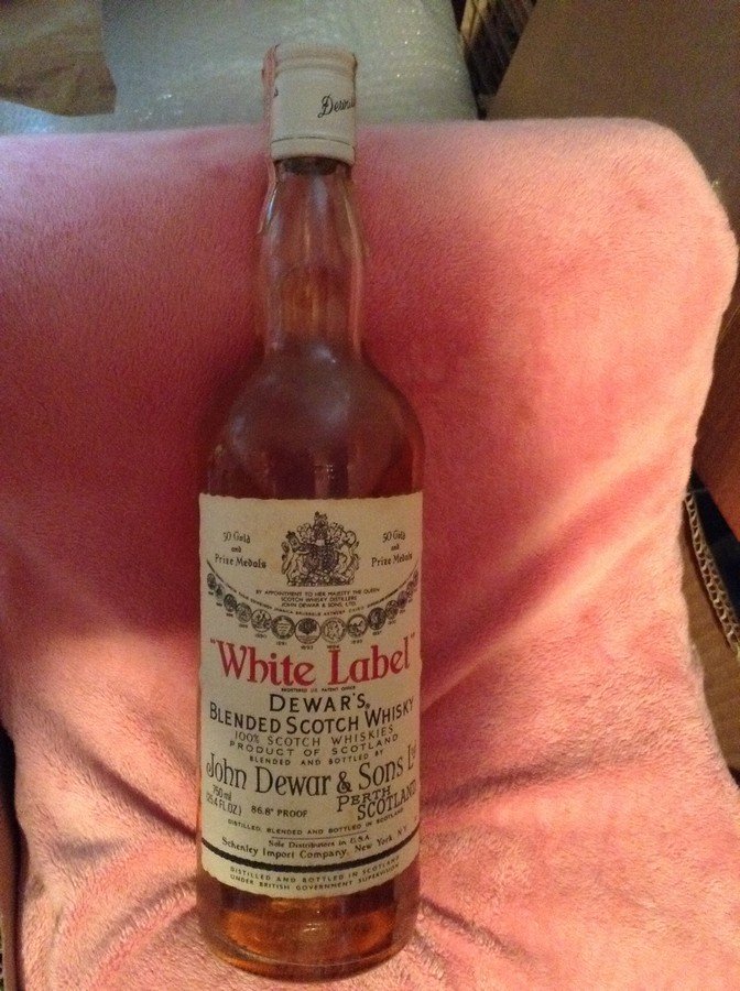 1969 DEWARS SCOTCH WHISKY TAX STAMP INTACT NEVER OPEN: WE SELL THE BOTTLE THE CONTENTS ARE FREE THIS IS A FULL BOTTLE TAX STAMP INTACT NEVER OPENED FROM A LONG TIME COLLECTOR TAX STAMP IS 1969 750ML