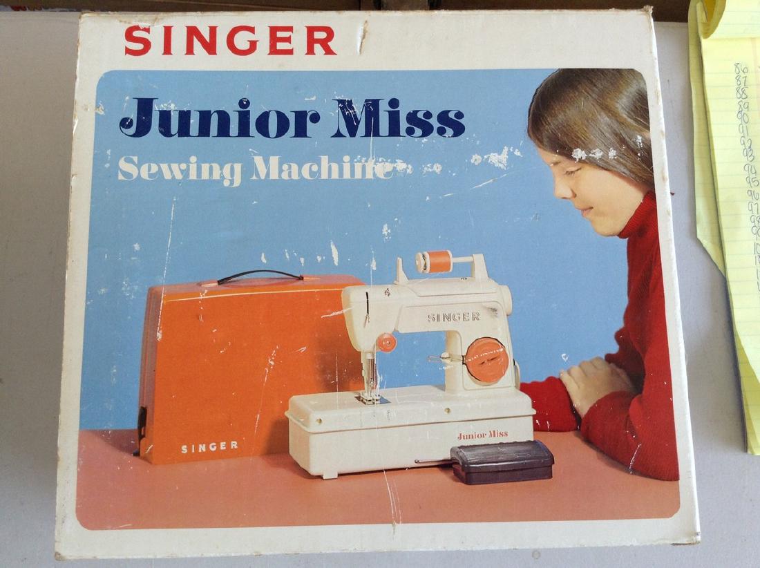 vintage singer junior Miss Sewing machine: vintage singer junior Miss Sewing machine