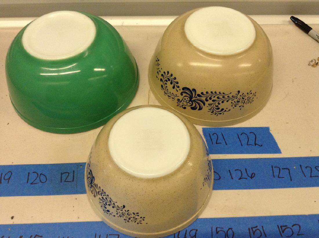 Lot of Vintage Pyrex Bowls: Lot of Vintage Pyrex Bowls