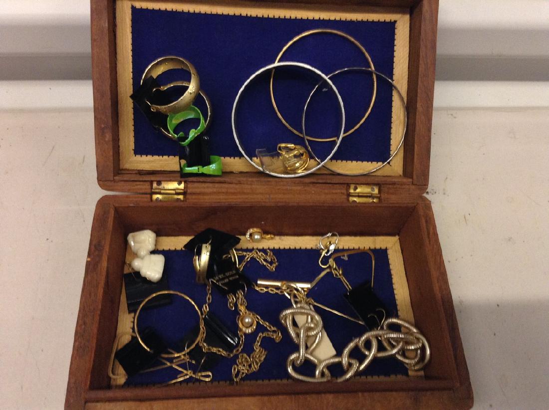 Lot of Vintage Jewerly & wood carved Jewerly box: Lot of Vintage Jewerly & wood carved Jewerly box