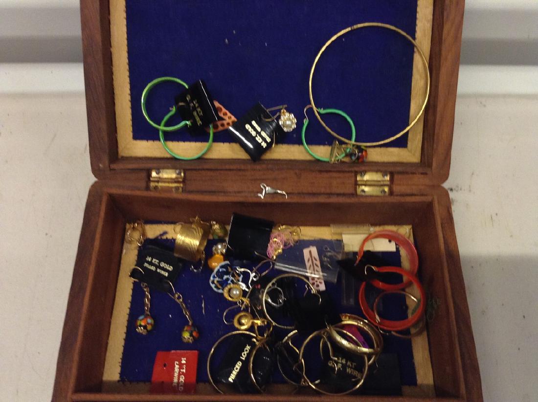 Lot of Vintage Jewerly & wood carved Jewerly box: Lot of Vintage Jewerly & wood carved Jewerly box