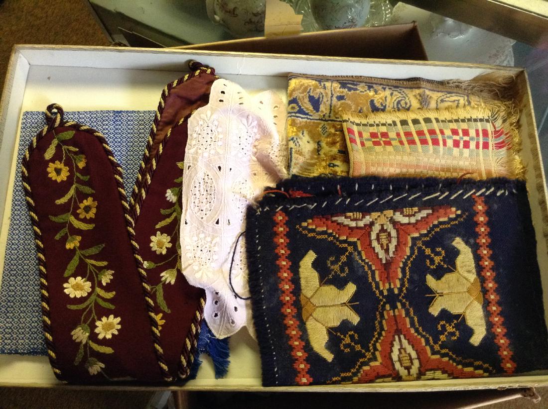 Vintage place mats & table runners: Vintage place mats & table runners