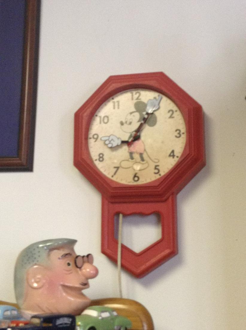 Vintage Disney Mickey Mouse Wall Clock: Vintage Disney Mickey Mouse Wall Clock