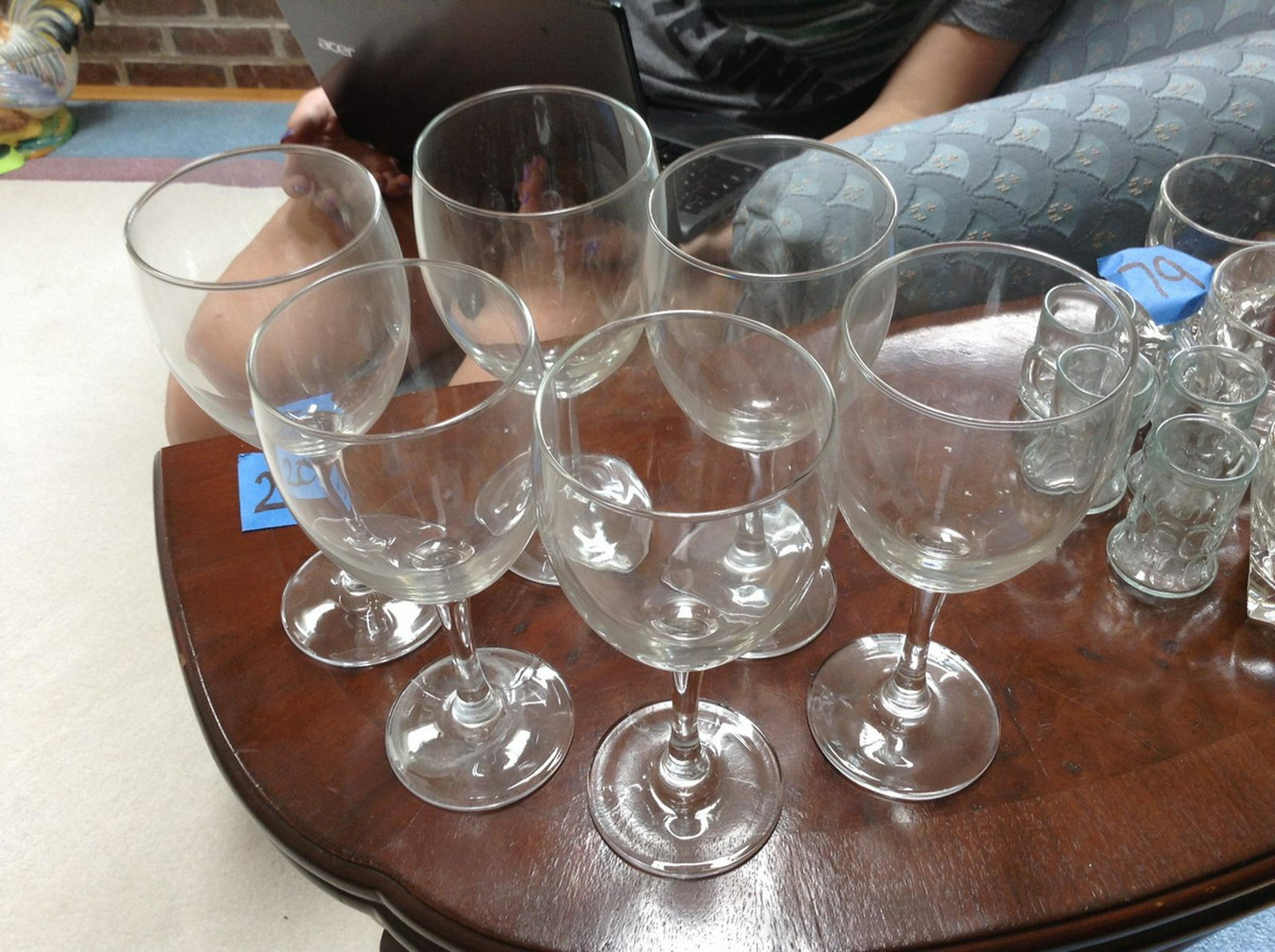 lot of 6 glass wine glasses no chips or cracks: lot of 6 glass wine glasses no chips or cracks