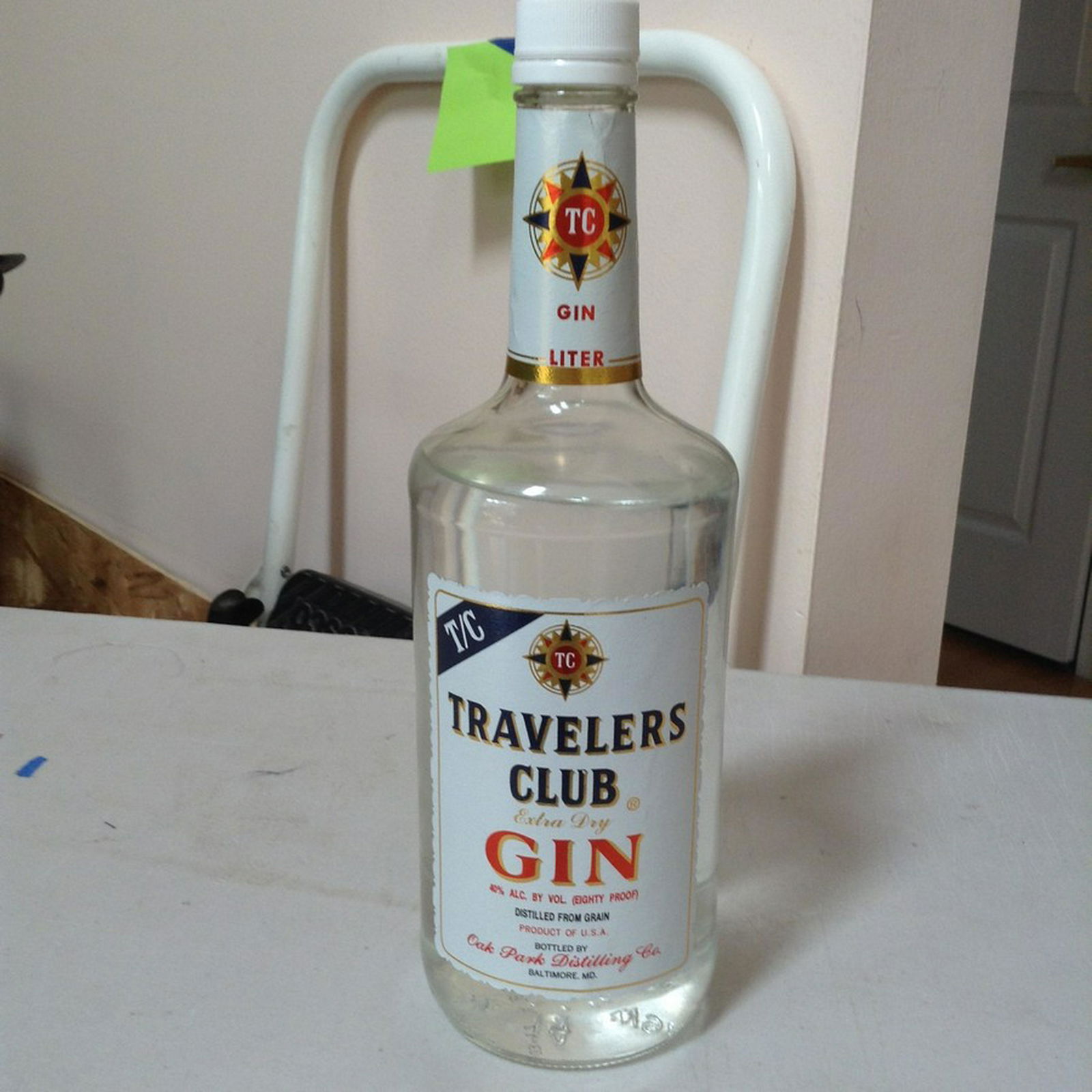 Travelers Club Extra Dry Gin (1 of 1)