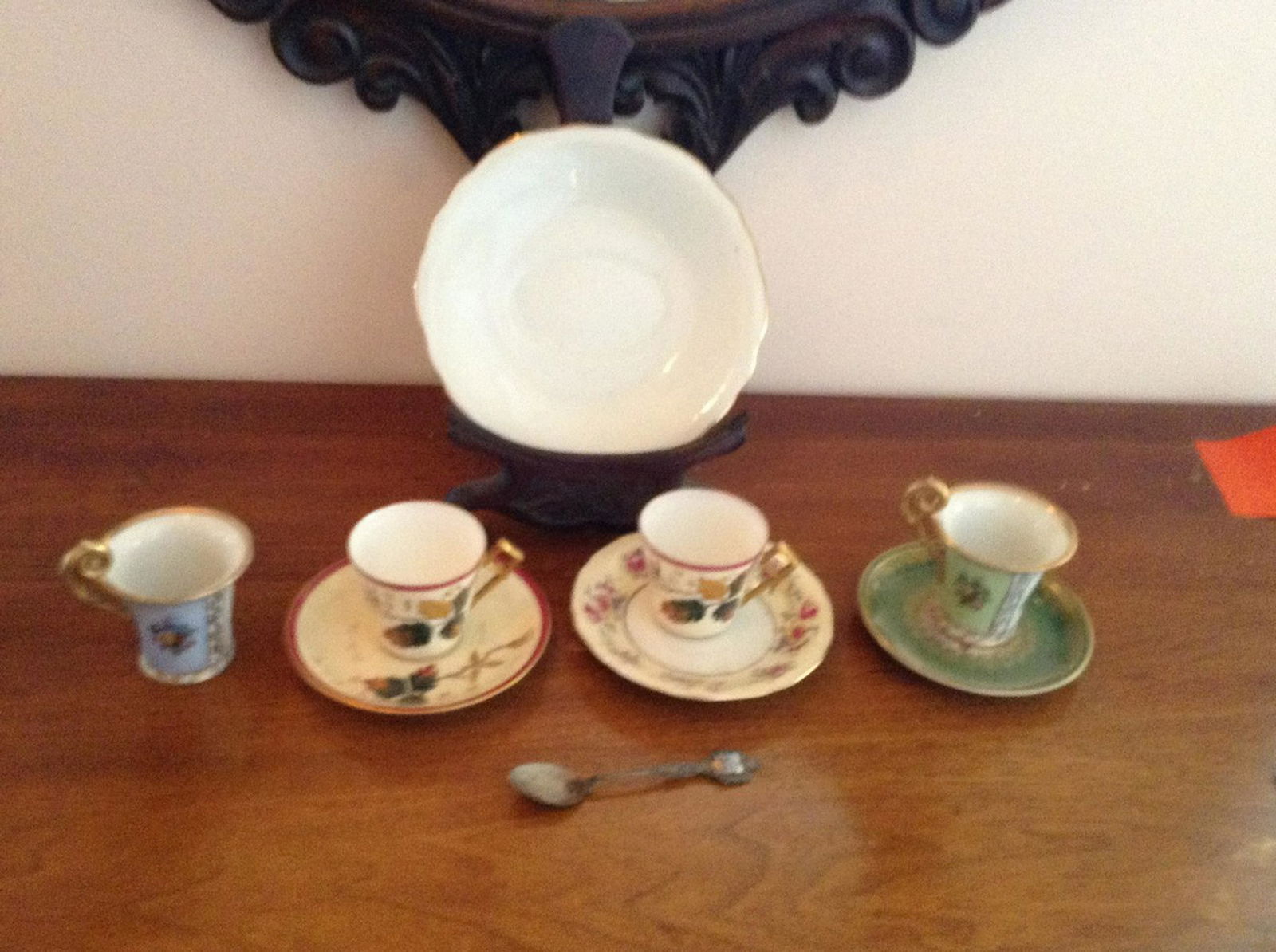 lot of 4 vintage tea cups and saucers China, Chateau (1 of 1)