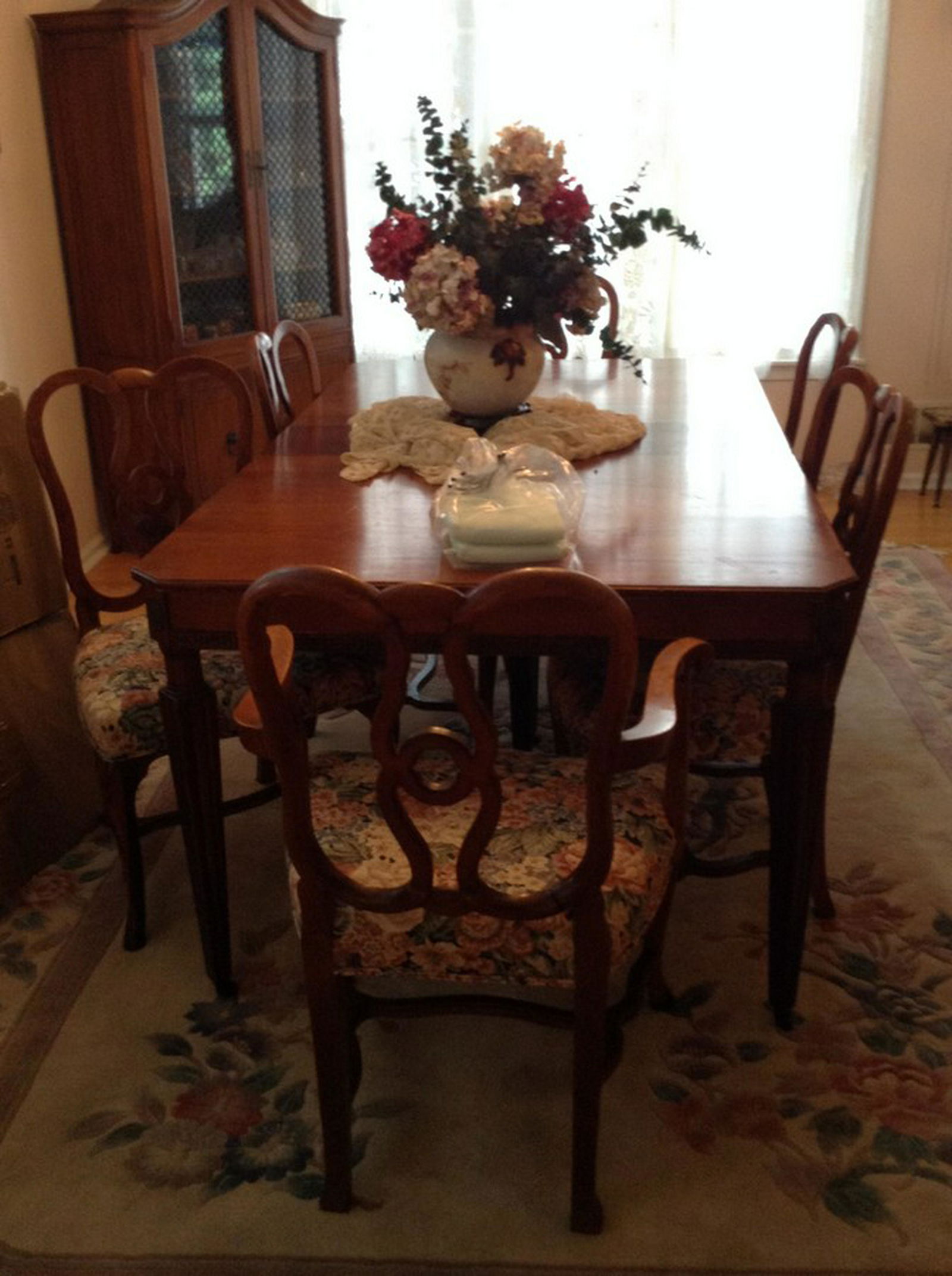 dinning room table with 6 chairs 42x72x30 (1 of 1)