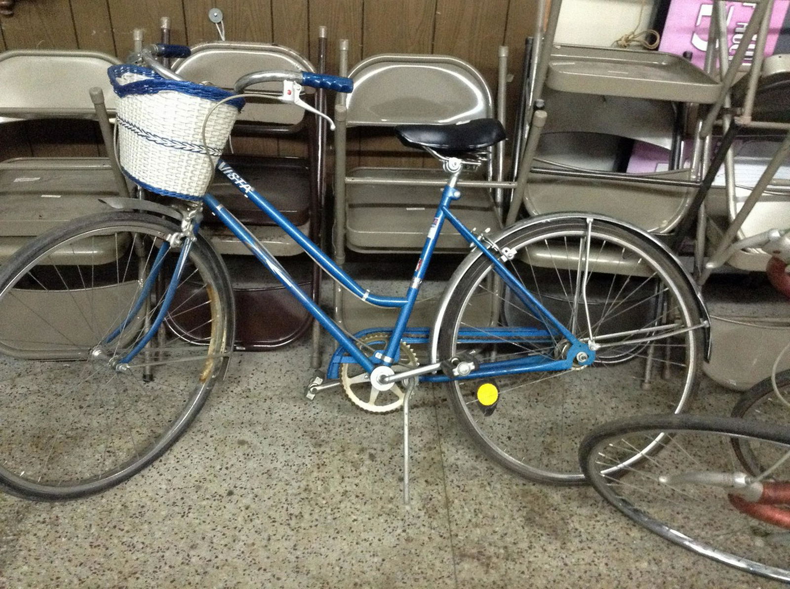 Vista complete Bike 1970's with basket: Vista complete Bike 1970's with basket