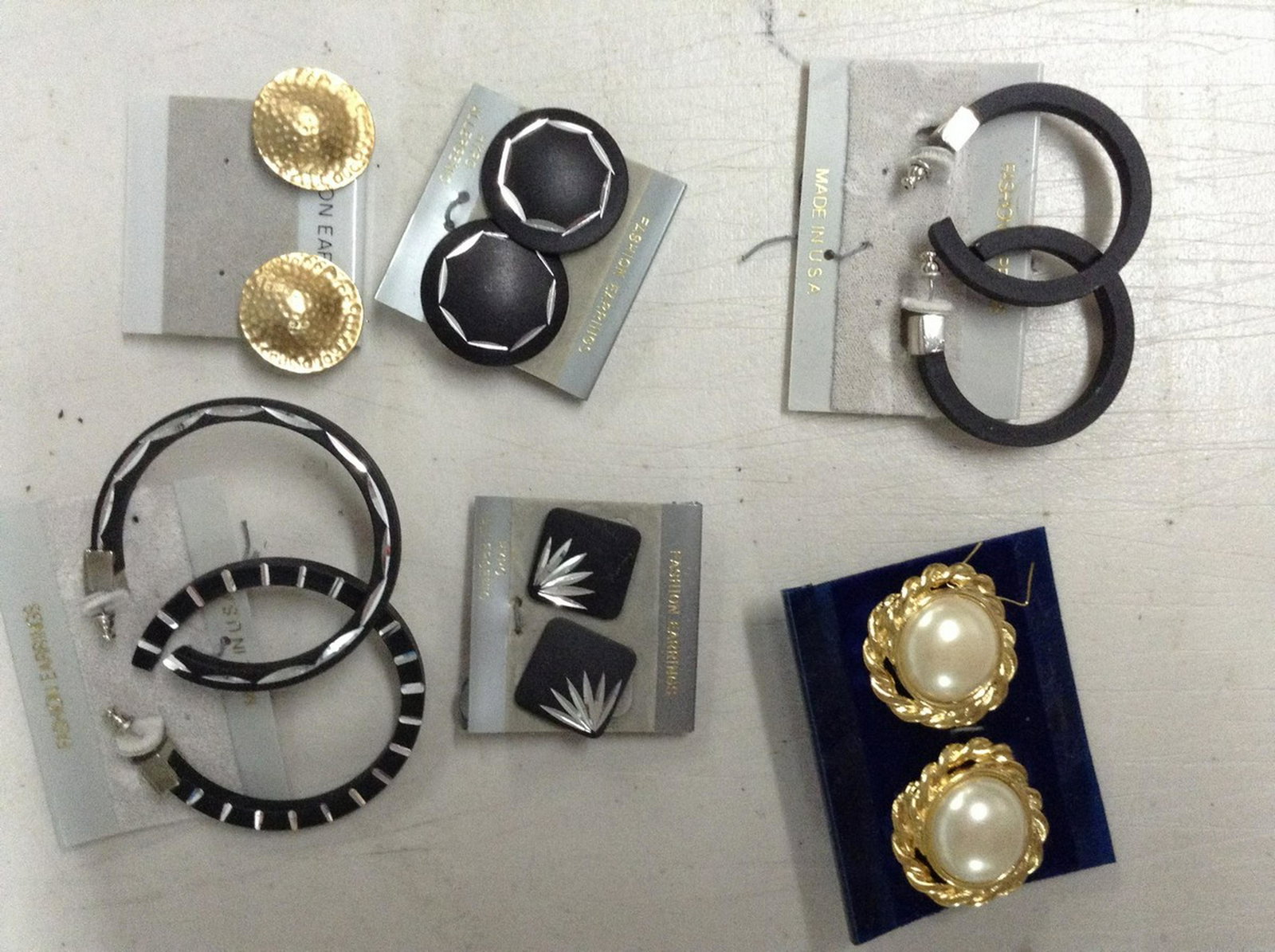 1960s & 70s Costume earring lot: 1960s & 70s Costume earring lot