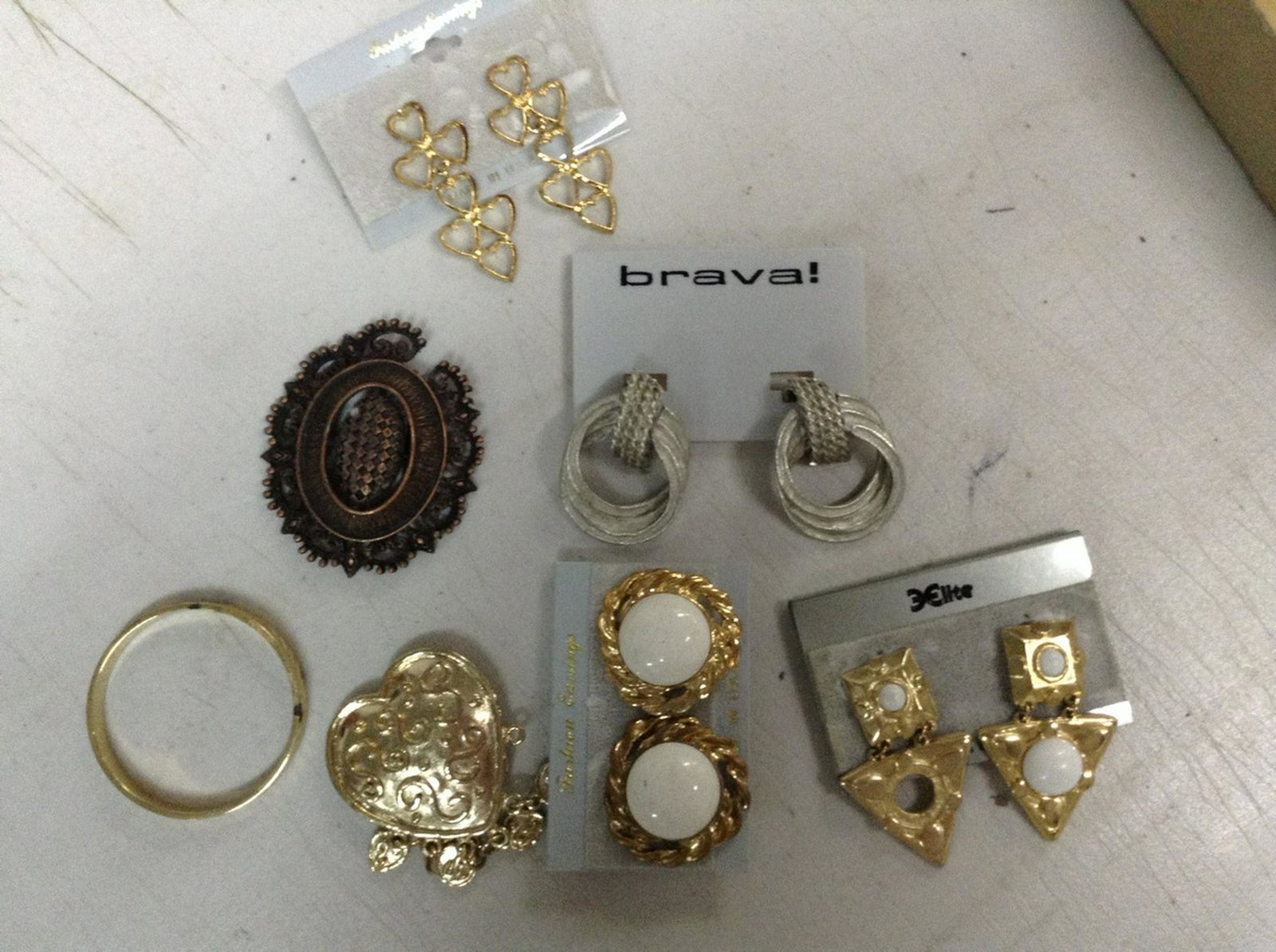 1960s & 70s Costume earring lot: 1960s & 70s Costume earring lot